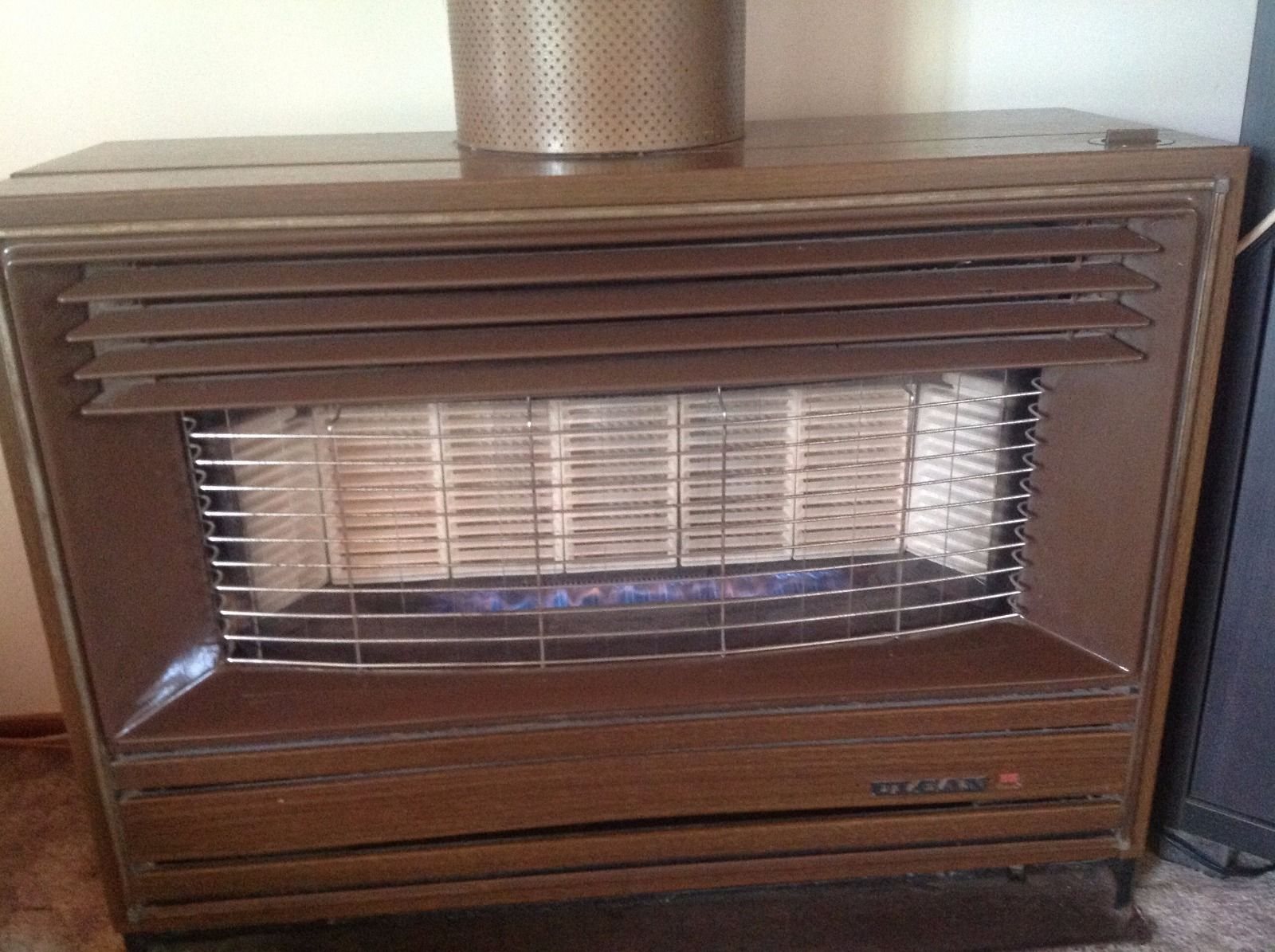 Series 40 “Burwood” — Console, curved front glass
