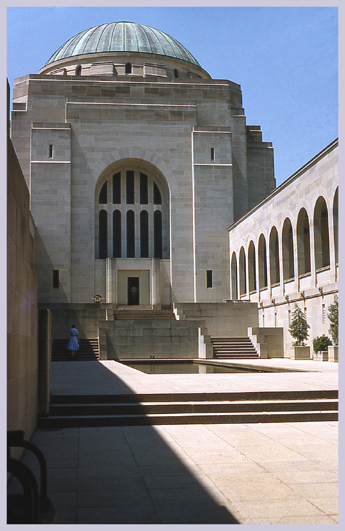 THE AUSTRALIAN WAR MEMORIAL 5